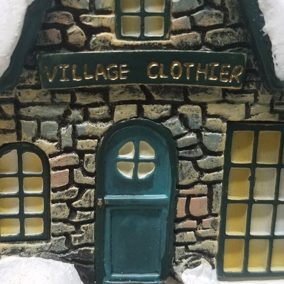 Hawthorn Village Thomas Kinkade Christmas Light Up Village Clothier - Picture 2 of 12